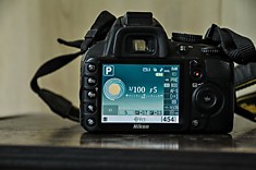 Nikon D3100 + nikkor 18-55mm f3.5-5.6G AF-S VR DX 